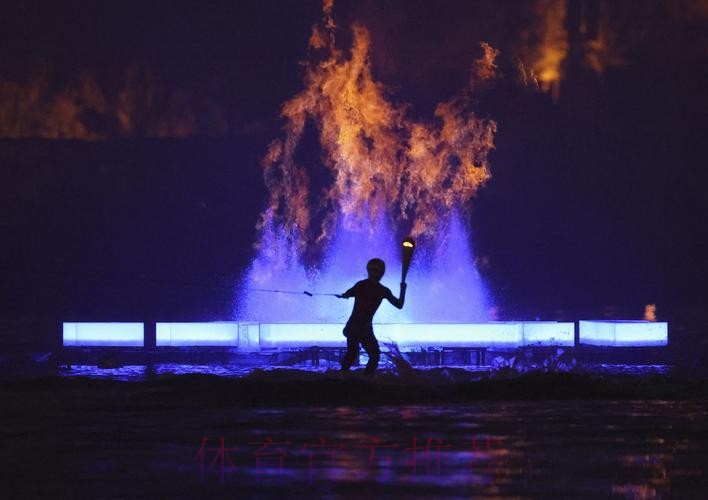 “牵手世运 点燃梦想” 成都世运会火炬传递在三星堆启动